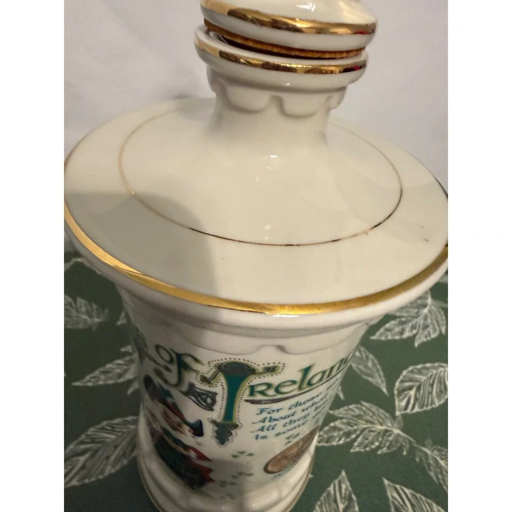 Old Commonwealth 1979 Coins of Ireland Porcelain Decanter Leprechaun Harp Stop